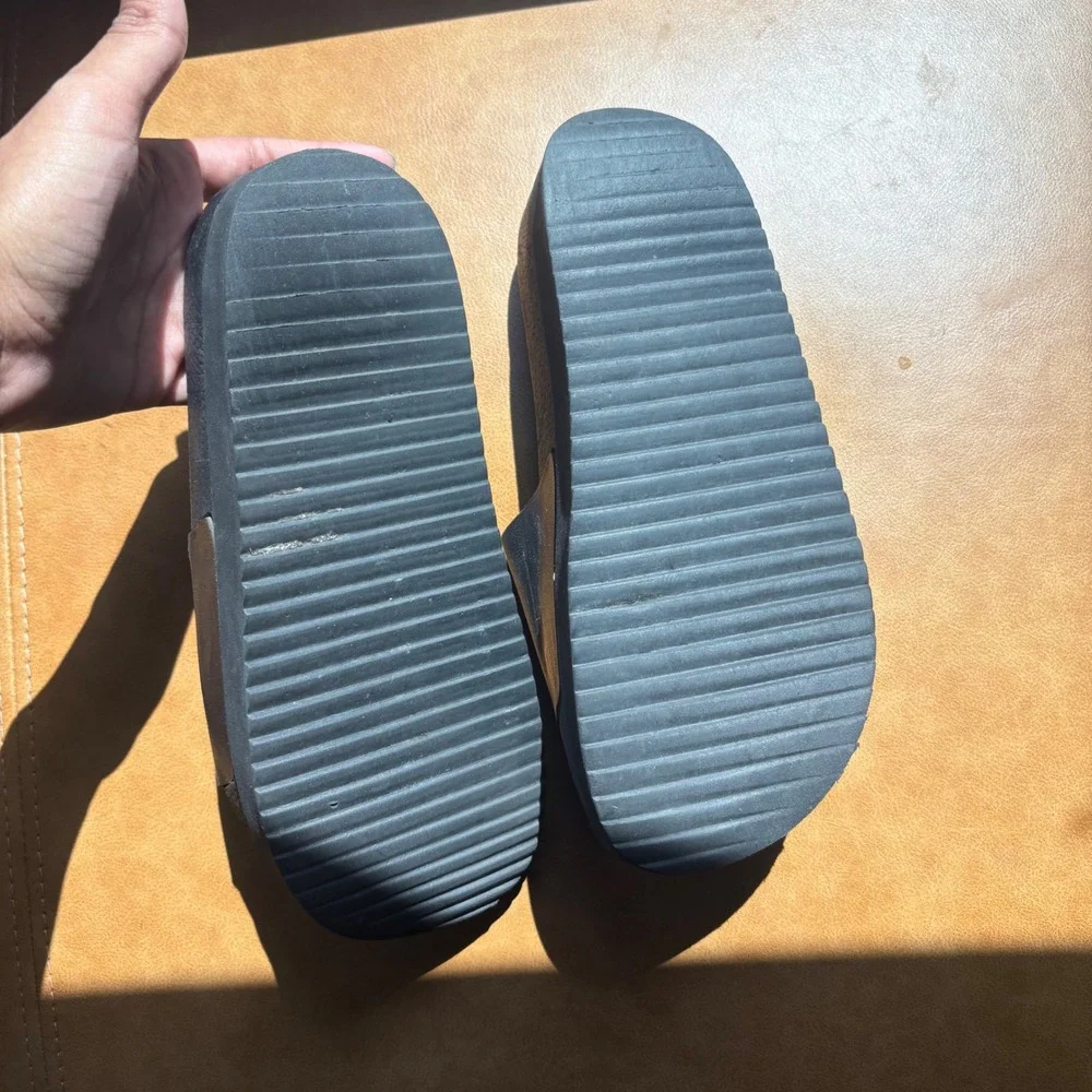 Unbranded shape monochrome distressed